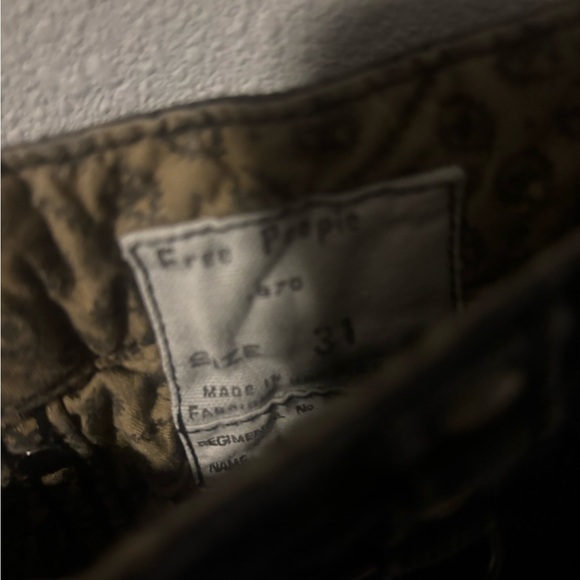 Free People Women's Black Cargo Shorts Size 31 - Picture 3 of 5